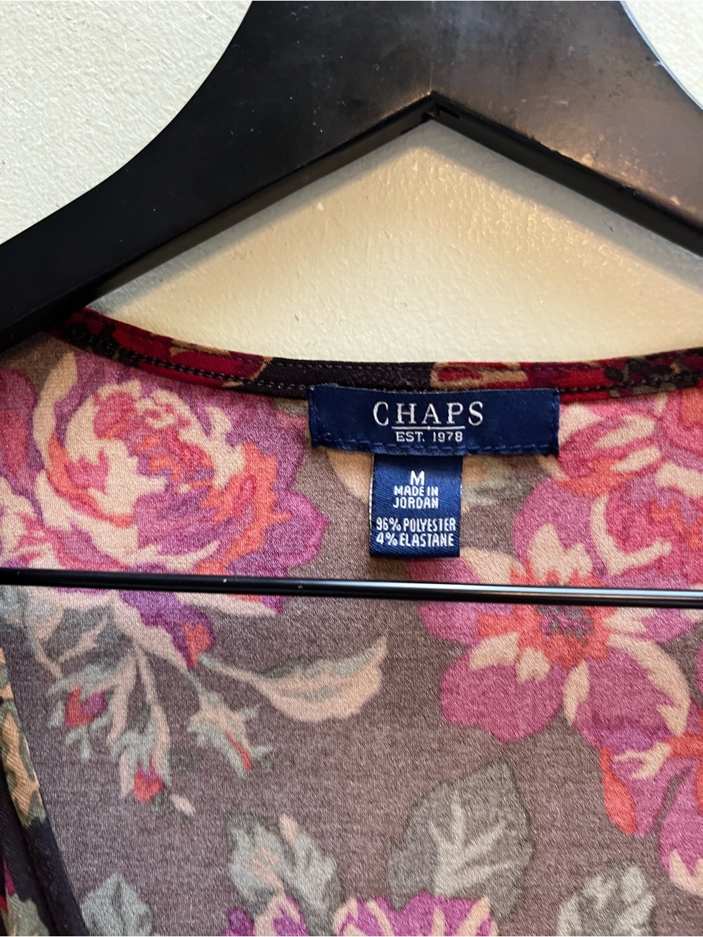 Chaps vintage Floral Surplice Top - Wine Floral size medium - Picture 10 of 10
